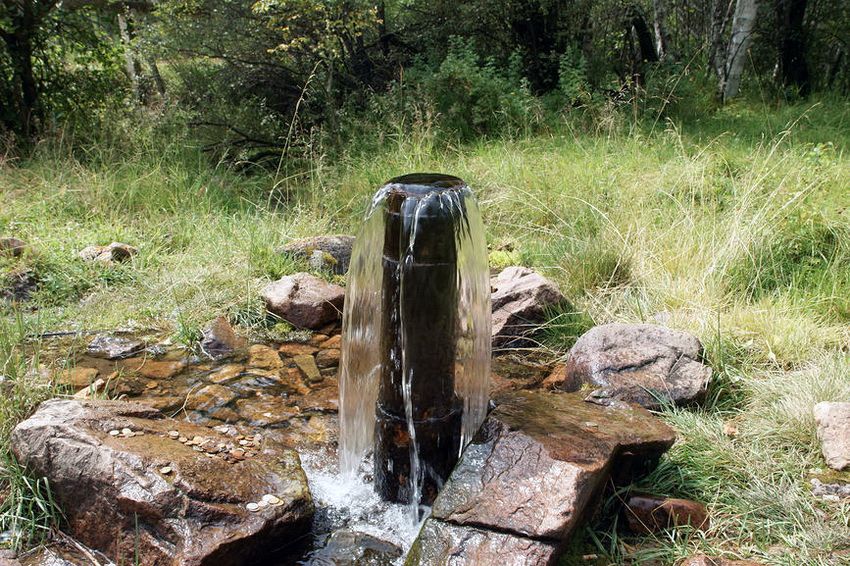 Artesian well: hĺbka, vŕtanie a usporiadanie zdrojov