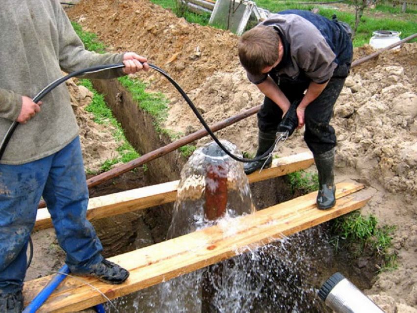 Artesian well: hĺbka, vŕtanie a usporiadanie zdrojov