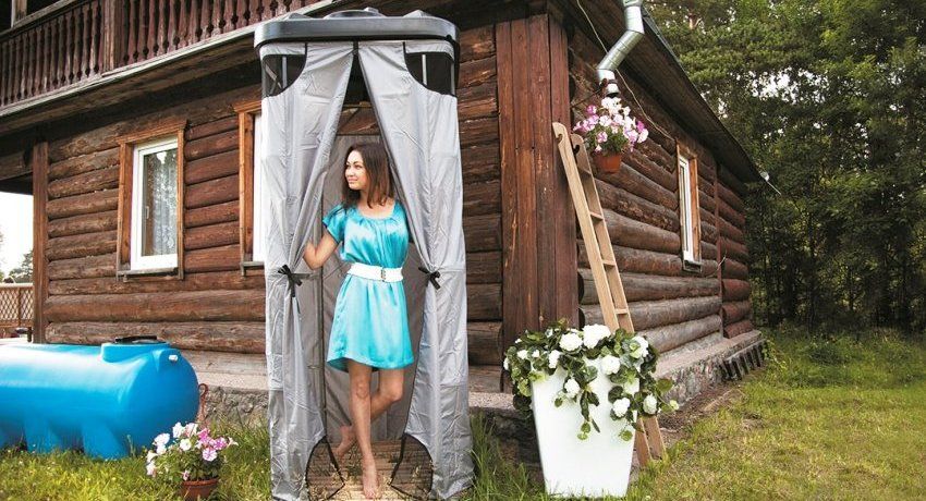 Vyhrievaná sprchová nádrž: prítomnosť teplej vody pre pohodlnú dovolenku