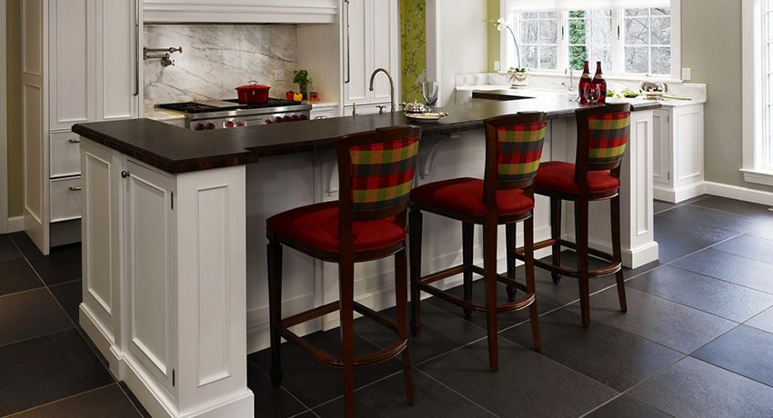 Barová stolička pre kuchyňu: potrebný kus nábytku pre regály