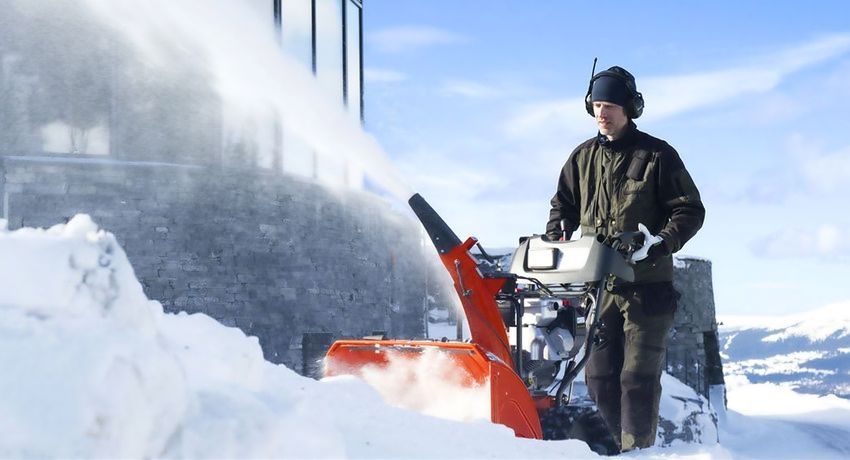 Benzínové samohybné snehové frézy: ako si vybrať najlepšiu techniku