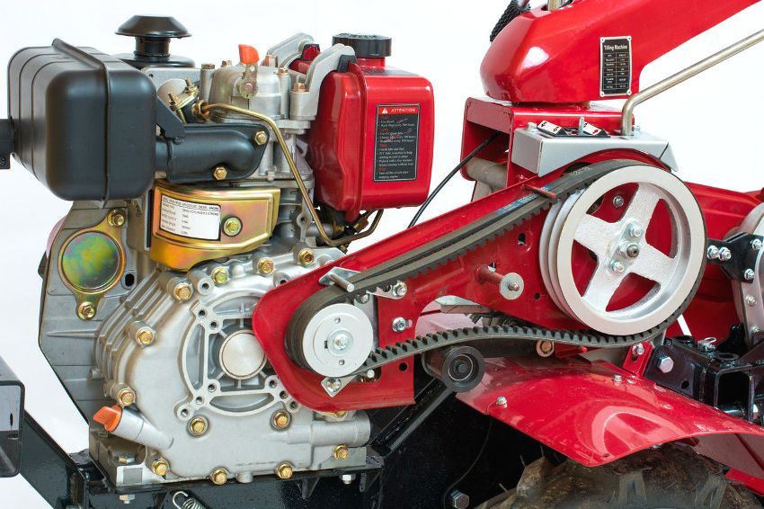 Vodný chladiaci naftový traktor s pohonom na vodu: typy zariadení a tipy na výber