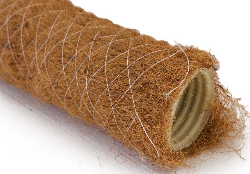 Odtoková trubka 110 vo filtri: geotextílie a kokosové vlákno