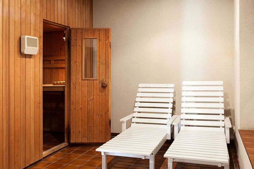 Dvere na vane a sauny: vyberte si modely, ktoré sú odolné voči vlhkosti