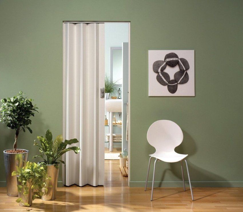 Zhrňovacie dvere. Fotografie v interiéri, dizajnové prvky a prevádzka