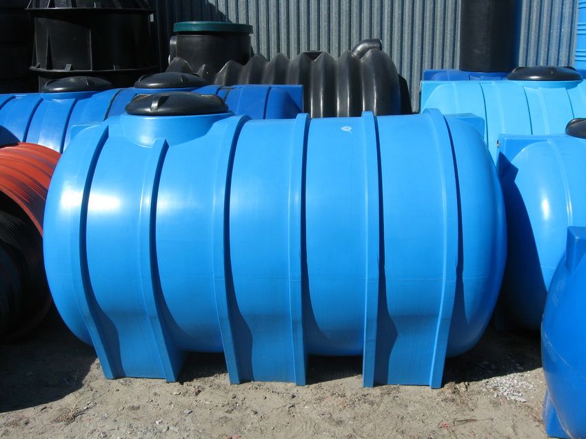 Nádrže na odpadovú vodu: plastové studne a skladovacie nádrže