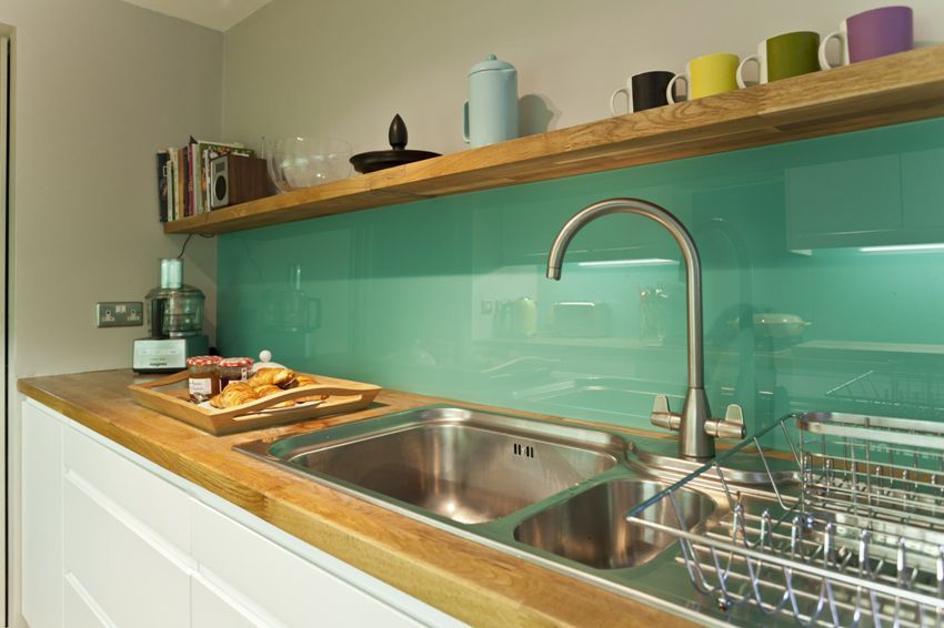 Zástera pre kuchyňu zo skla: ako vybrať a nainštalovať panel