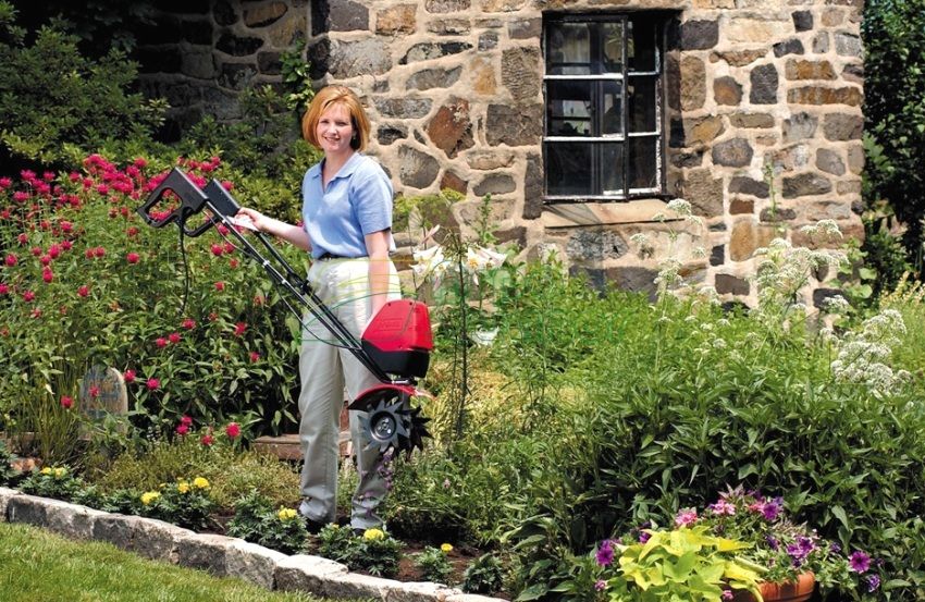 Elektrický kultivátor na záhradníctvo: nepostrádateľná záhradná technika