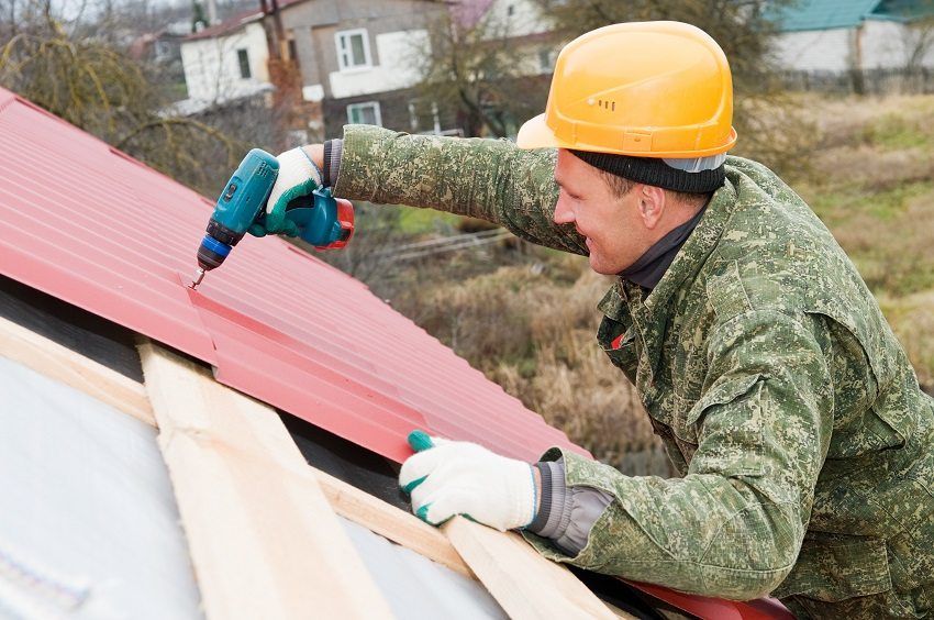 Ako pokryť strechu s profesionálnym listom sami. Inštalácia videa a fotografií