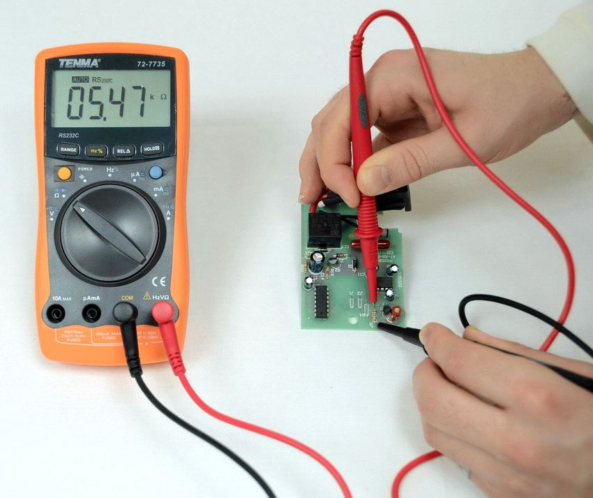 Ako skontrolovať s multimeterovým tranzistorom: otestujte rôzne typy zariadení