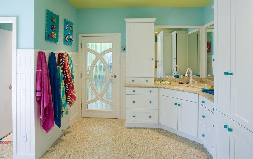 Ako si vybrať krásne a praktické dvere do kúpeľne a toalety