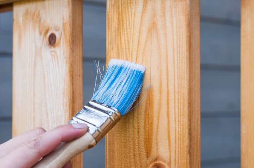 Aký druh drevenej farby pre vonkajšiu prácu je lepší: hlavné typy skladieb