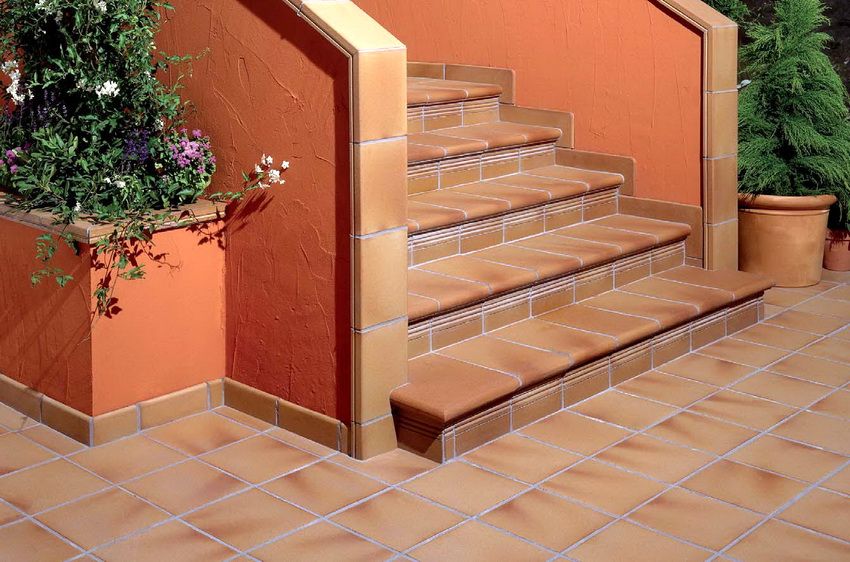 Tehlová dlažba pre schody: kompetentná voľba materiálu