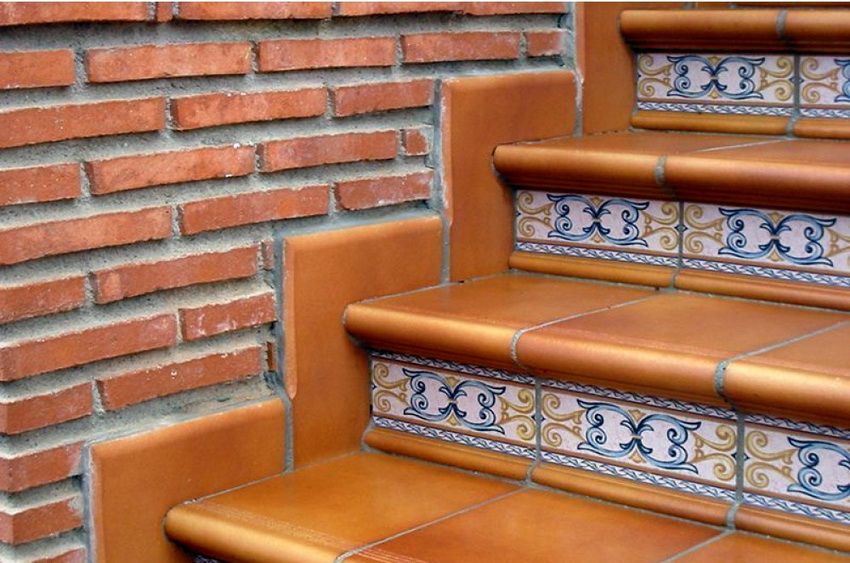 Tehlová dlažba pre schody: kompetentná voľba materiálu