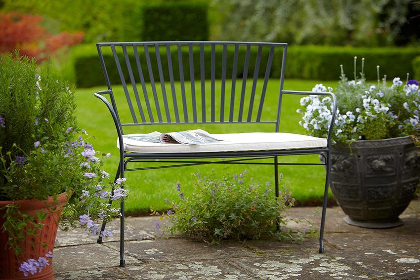 Kovové záhradné lavice na mieru: kresby a fotografické návrhy