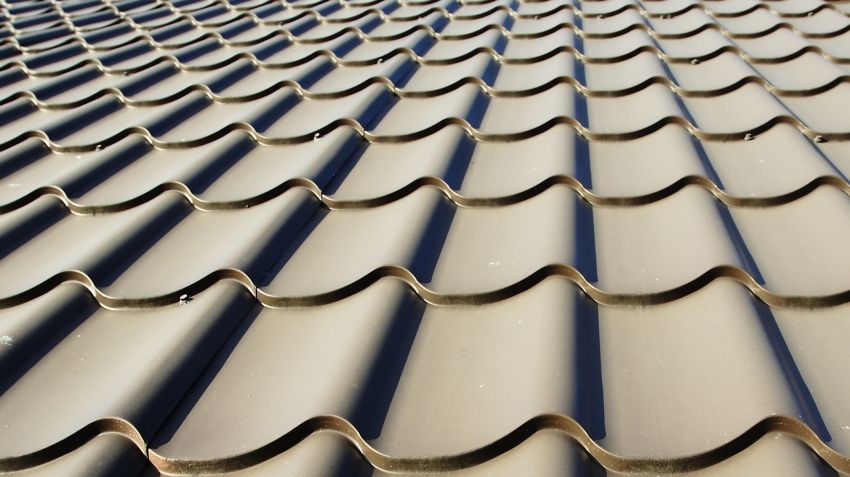 Inštalácia kovu: postupné pokyny na sebareflexiu strechy