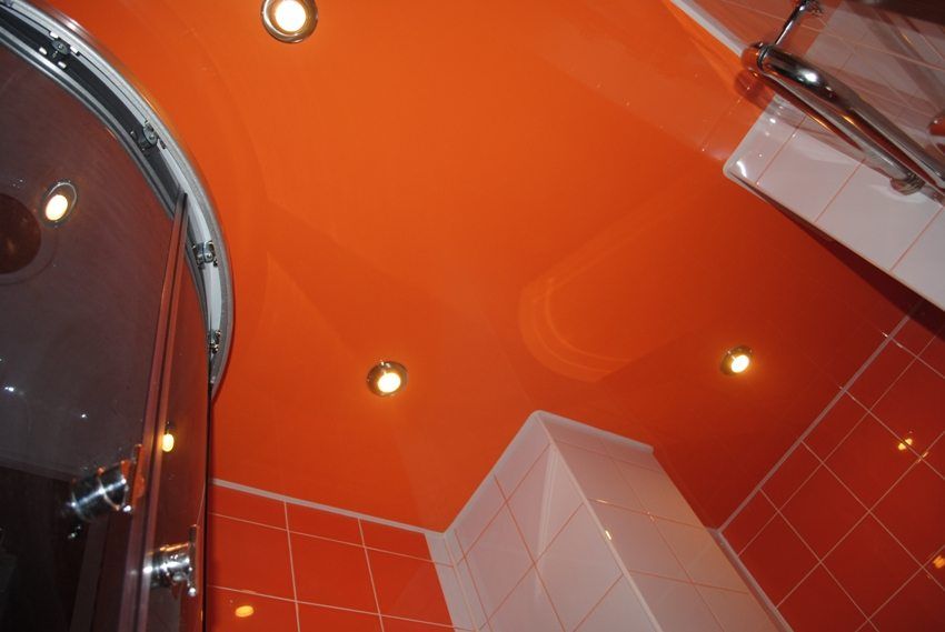 Strečový strop v kúpeľni, fotografie hotových dizajnových riešení