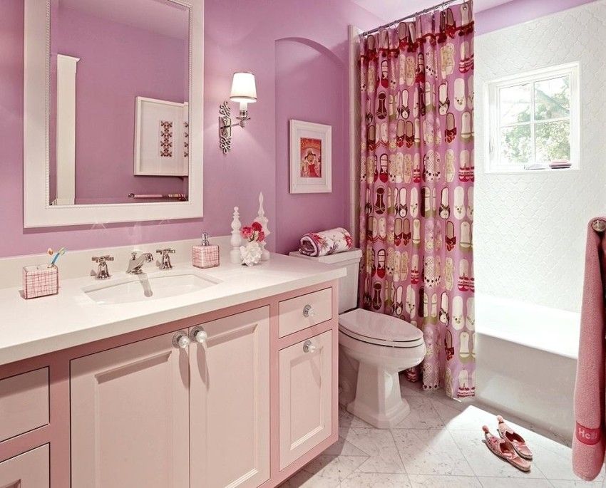 Tapeta pre kúpeľňu: univerzálne riešenie pre štýlovú miestnosť