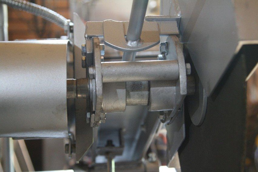 DIY kovový rezací stroj: výrobná technológia