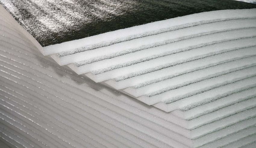 Parozábrana pre strechu: hlavné typy materiálov a účinnosť použitia