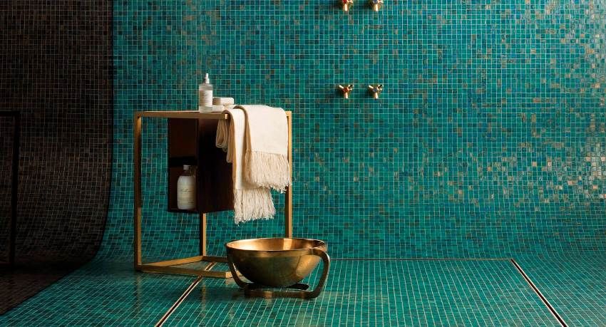 Mozaikové dlaždice pre kúpeľňu: odrody, výber dizajnu a styling