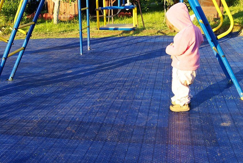 Pokrytie pre detské ihriská v krajine: bezpečná hra na čerstvom vzduchu