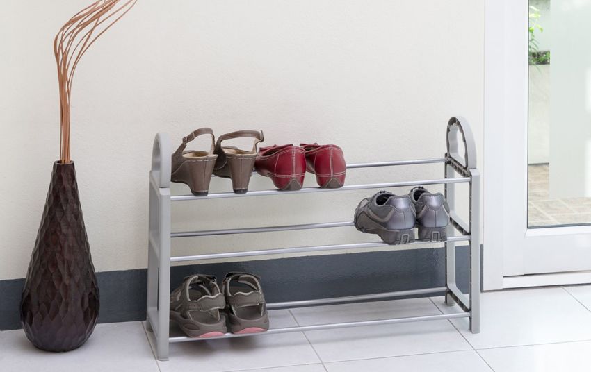 Regály na obuv na chodbe: dôležitý detail interiéru pre pohodlný život