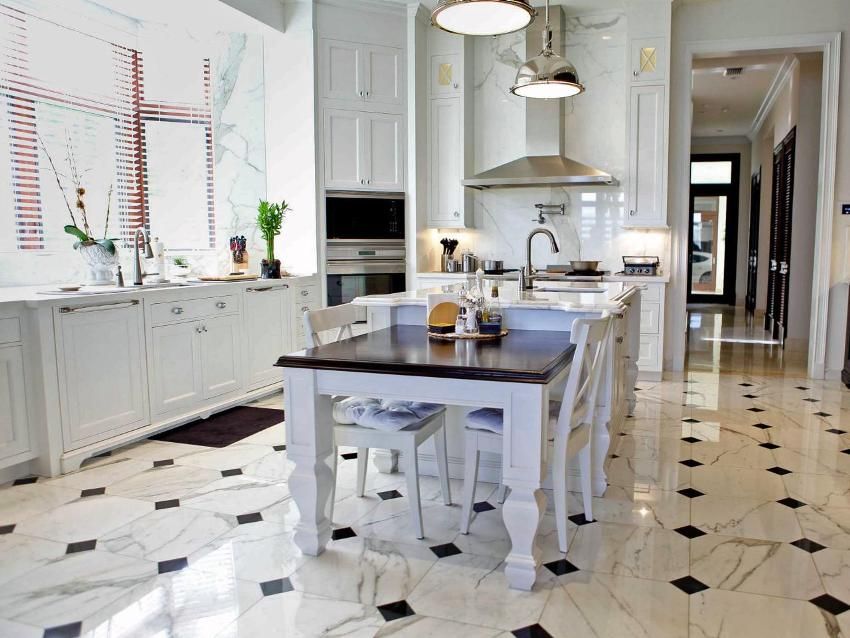 Podlahy v kuchyni, ktoré je lepšie: dlaždice, laminát, samonivelačné podlahy alebo linoleum