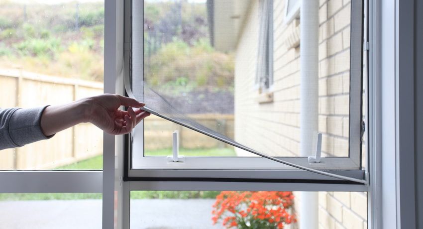 Sieťky proti komárom na oknách: spoľahlivá bariéra proti hmyzu, prachu a nadol