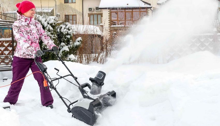 Zariadenia na odstraňovanie snehu pre chaty a domy: prehľad najlepších výrobcov