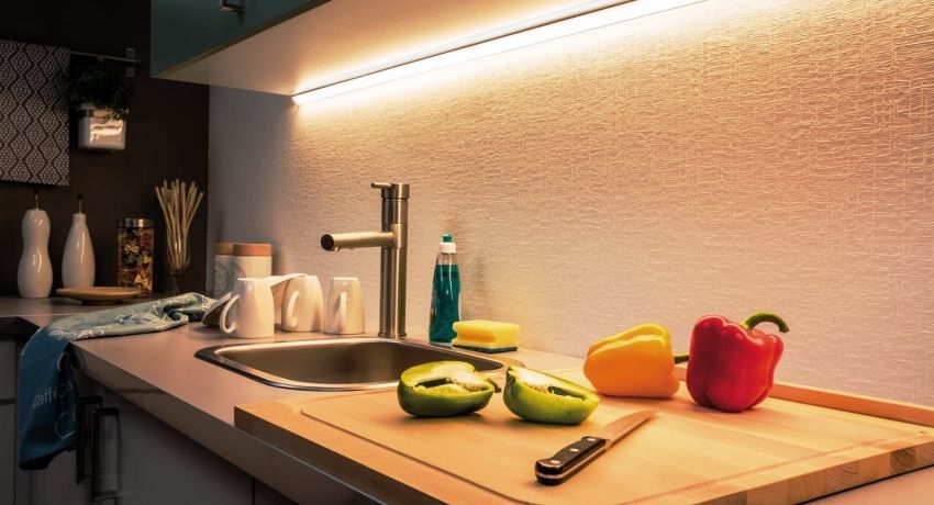 LED osvetlenie kuchyne pod skrinky: funkcie výberu a inštalácie