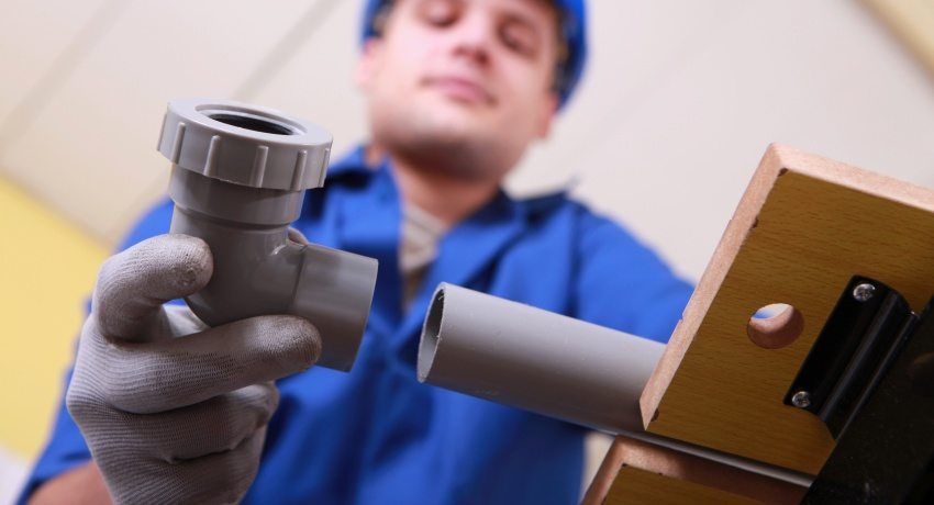 PVC rúry pre inštalatérske práce: vlastnosti aplikácie a inštalácie