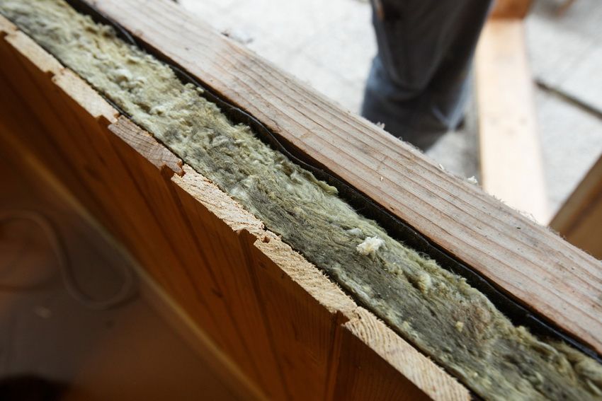 Ohrievanie dreveného domu vonku: výber materiálu a technológie