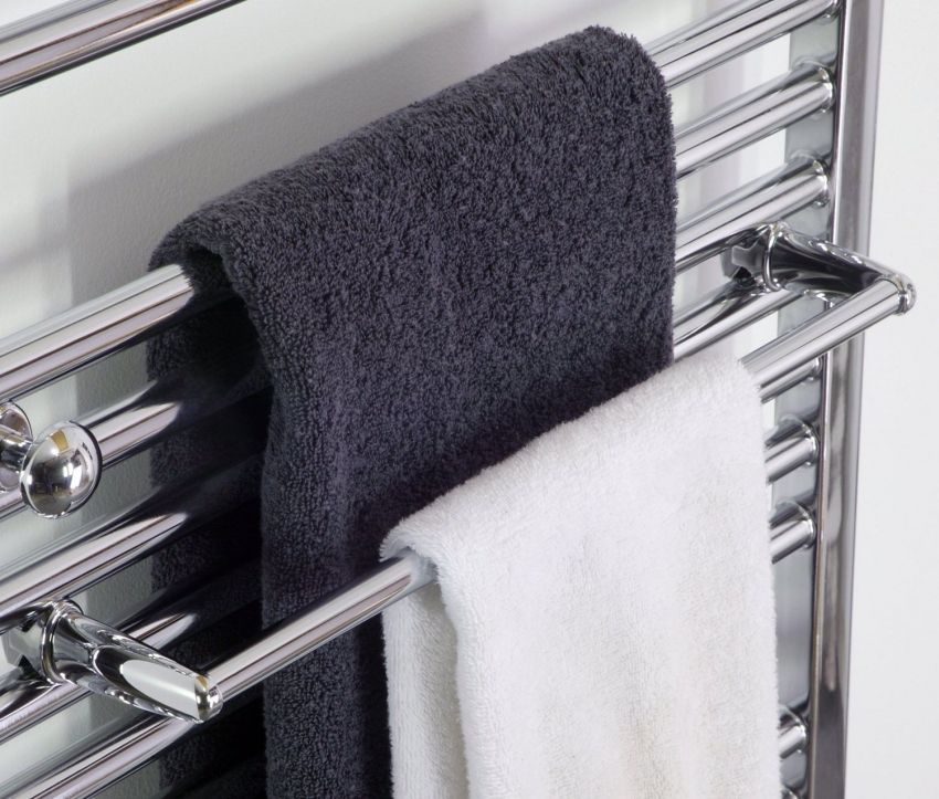 Nehrdzavejúca oceľ vykurovaná držiakom na uteráky: vlastnosti a kritériá výberu