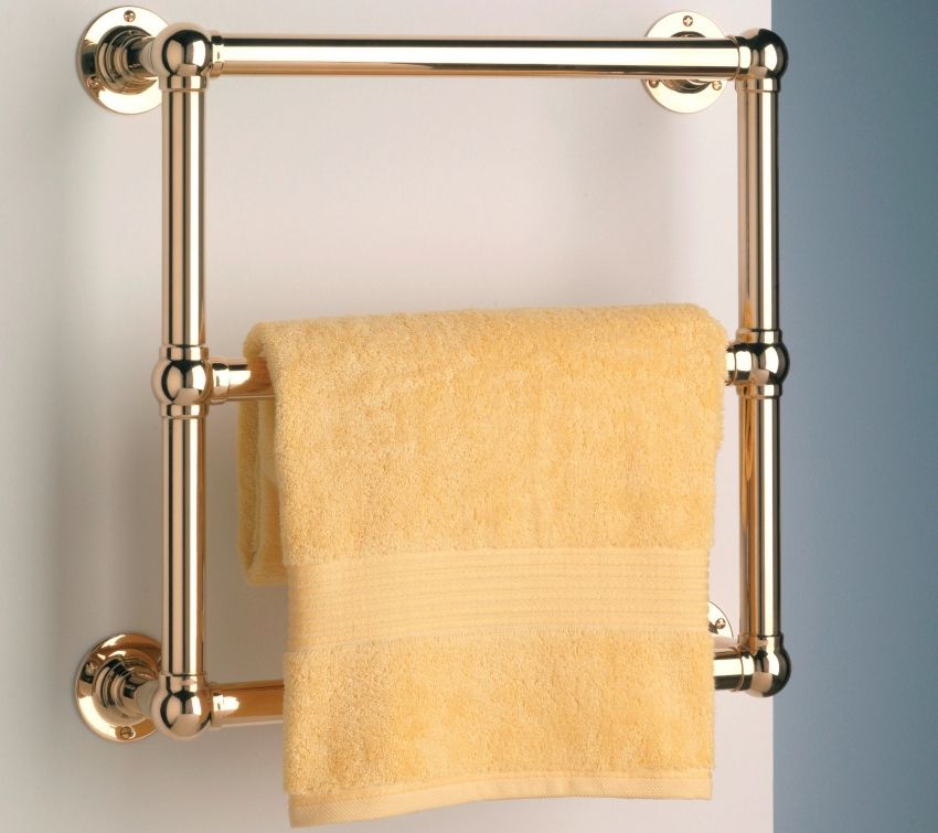 Nehrdzavejúca oceľ vykurovaná držiakom na uteráky: vlastnosti a kritériá výberu