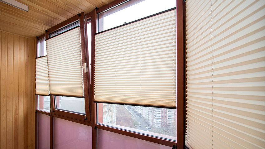 Žalúzie na balkón: ako si vybrať krásne a praktické návrhy okien a dverí